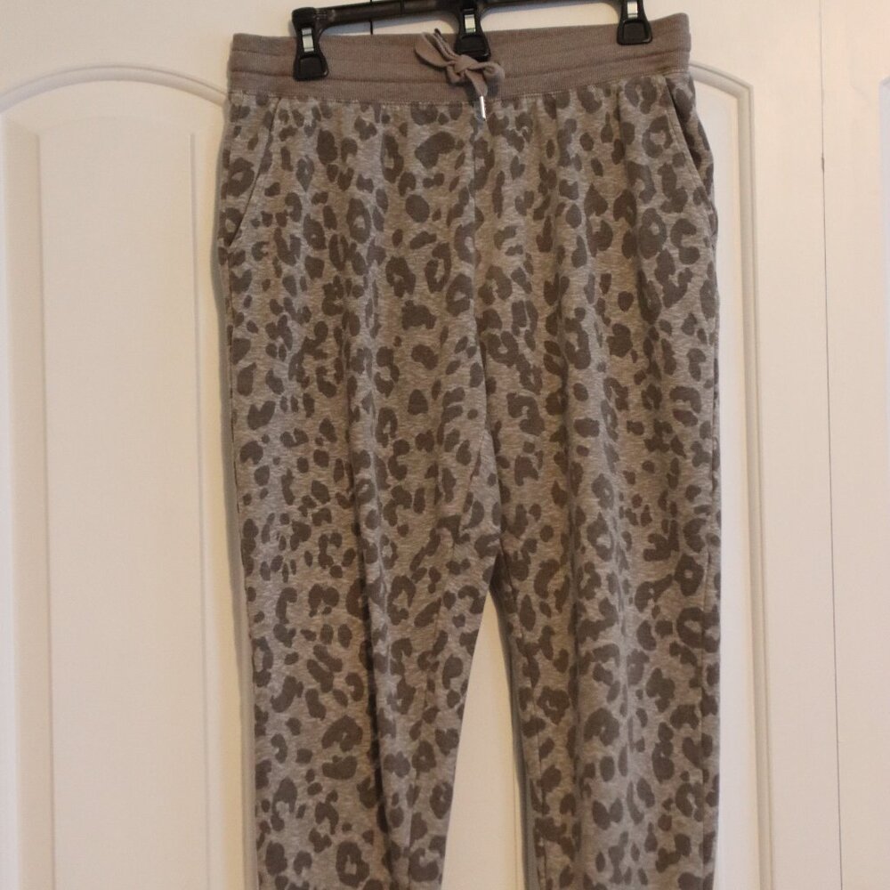 Old Navy Easy Vintage Snow Leopard Grey Drawstring Joggers Size Medium